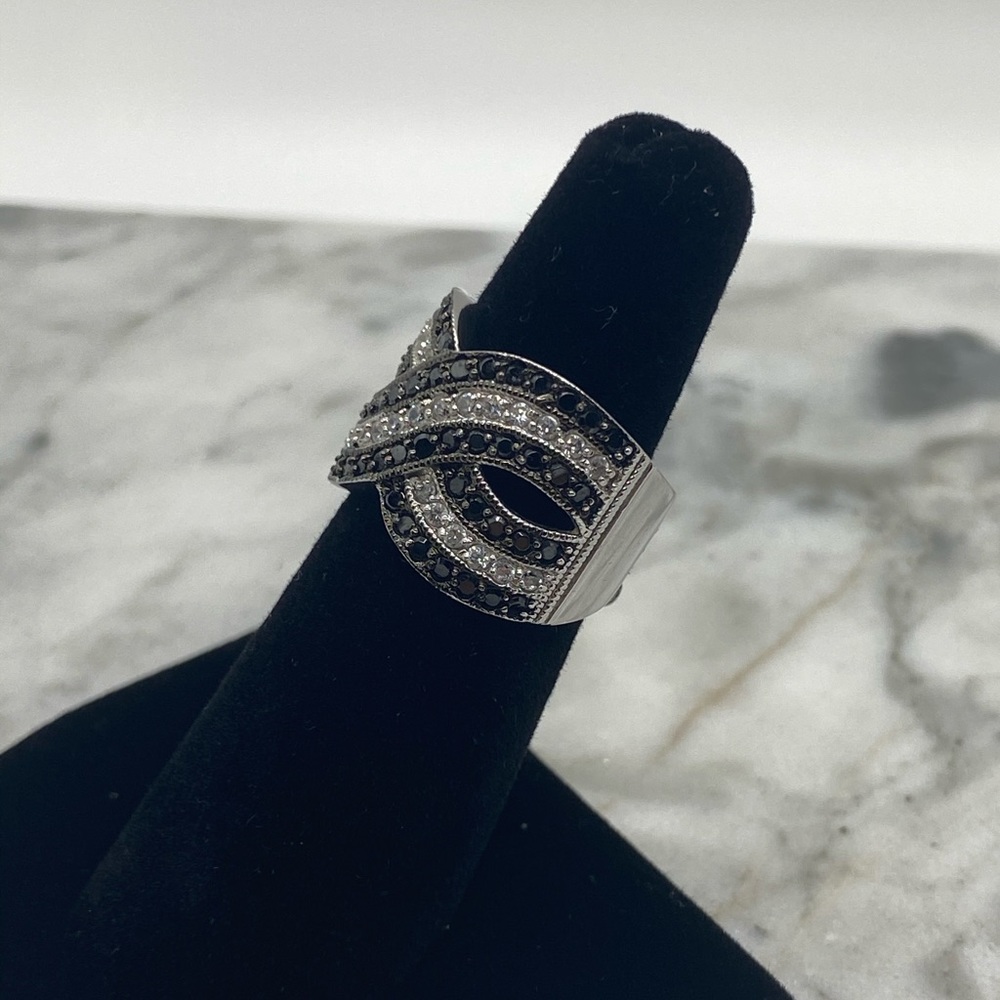 Criss Cross Ring View 2
